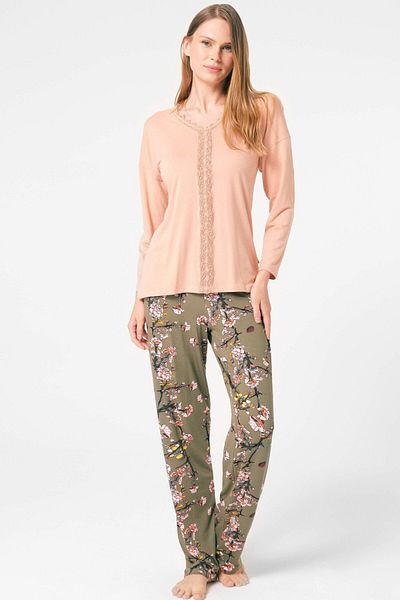 Anıl Long Sleeve V-Neck Viscose Floral Patterned Winter Knitted Regular Waist Lace Detailed Pajamas Set