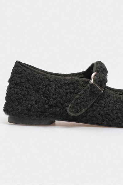 NİŞANTAŞI SHOES Agnesia Damen-Ballerinas aus schwarzem Plüsch mit flacher Sohle