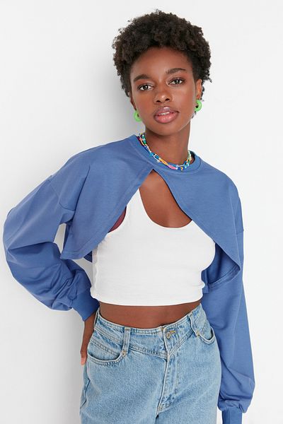 Trendyol Collection Indigoblaues, asymmetrisches, superkurzes, dünnes Strick-Sweatshirt mit Rundhalsausschnitt TWOAW23SW00531
