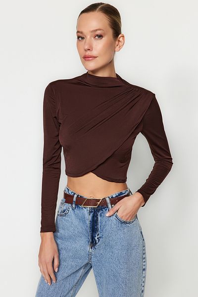 Trendyol Collection Μπλούζα Crop με ψηλό γιακά σκούρο καφέ TWOAW24BZ00164