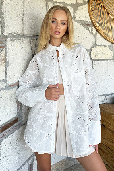 Trend Alaçatı Stili Women's Ecru Wide Cuffed Guipure and Embroidery Oversize Woven Shirt Alc-X11013