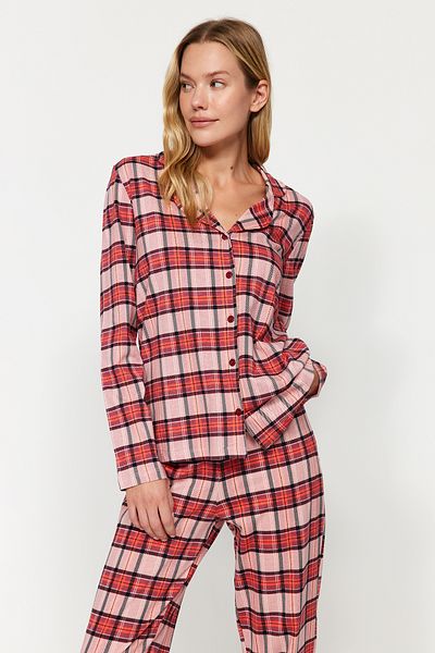 Trendyol Collection Kostkovaný červený bavlněný pyžamový set – košile a kalhoty Thmaw24Pt00246