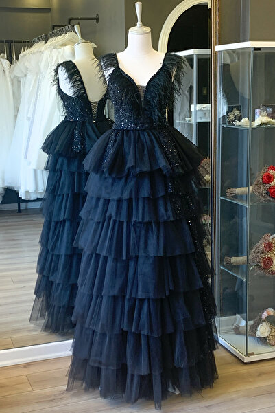 Lenta Moda Siyah Dantel ve Tüy Detaylı Kat Kat Uzun Tül Abiye Ve Gece Elbisesi