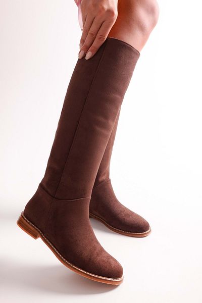 Shoeberry Damen-Reitstiefel Mori aus braunem Wildleder. Braunes Wildleder