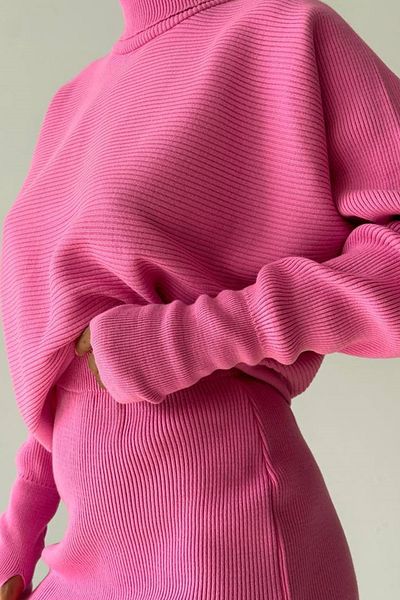 vuvutasarım Turtleneck rózsaszín kötöttáru pulóver és magas derekú rózsaszín kötöttáru szoknya szett 075