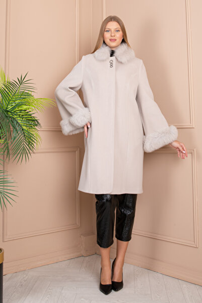 ŞEYDA ERTEM EKRU KAŞE YAKA VE KÜRK KOLLU KABAN