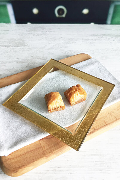 Sunu Gold Bordürlü Kare Şeffaf Cam Tabak-20x20 cm