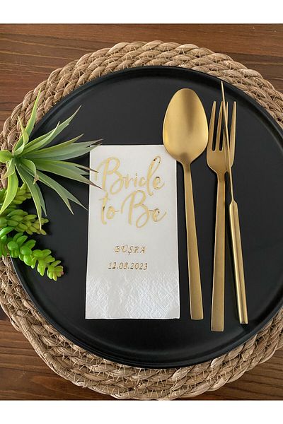 kidspartim Χρυσό επιχρυσωμένο Λευκό Bride To Be Όνομα Ημερομηνία Σερβιτόρα Διπλωμένη Χαρτοπετσέτα 50 Τεμάχια