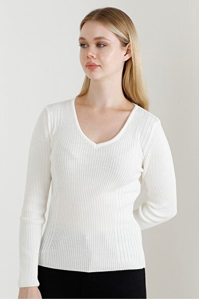 VEGENZE Women's Ecru V-Neck Knitwear Sweater