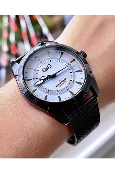 Q&Q  Men's Straw Cord Wristwatch