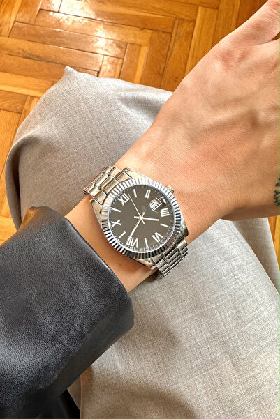 pierrose ساعة يد نسائية معدنية فضية اللون بتصميم أنيق