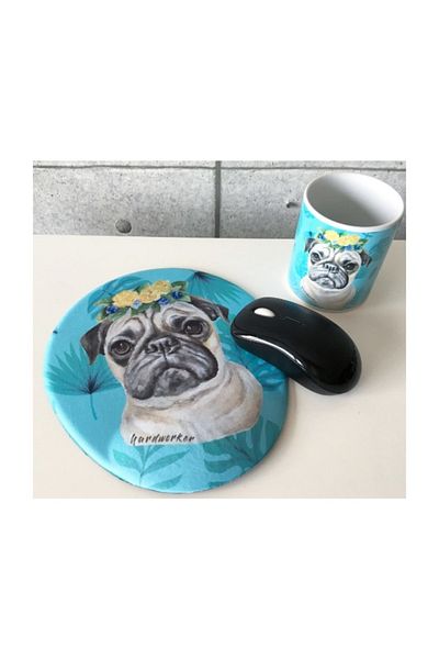 Officeküp Hug The Pug لوحة ماوس مع مسند للمعصم