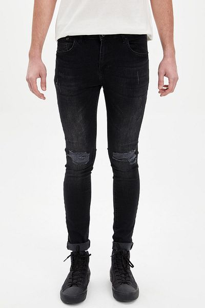 DeFacto Martin Super Skinny Fit - Λεπτομέρεια με σκισμένο τζιν παντελόνι
