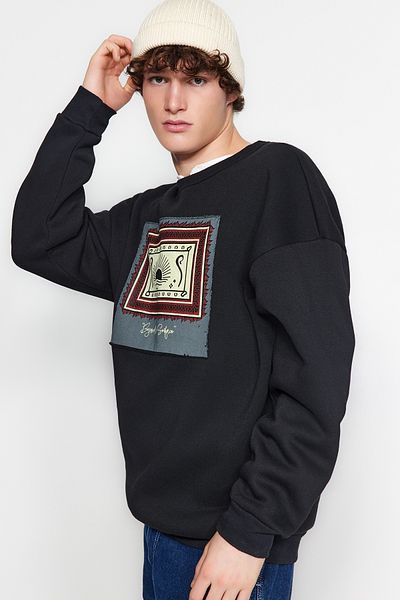 Trendyol Collection Черен извънгабаритен суичър с етнически апликации - дълъг ръкав TMNAW24sw00170