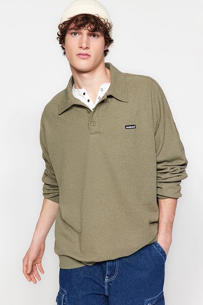 Trendyol Collection Pánská mikina Polo s límečkem – světlá khaki, značená, texturovaná bavlna, oversize střih Tmnaw24Sw00224