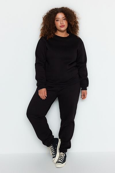 Trendyol Curve Schwarzes Fleece-Trainingsanzug-Set in Übergröße – TBBAW24TS00000