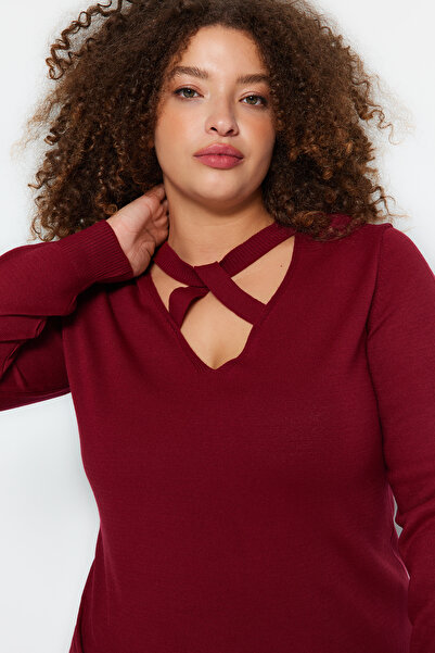 Trendyol Curve Burgundy Window/Cut Out Detailed Knitwear Sweater TBBAW24AN00061