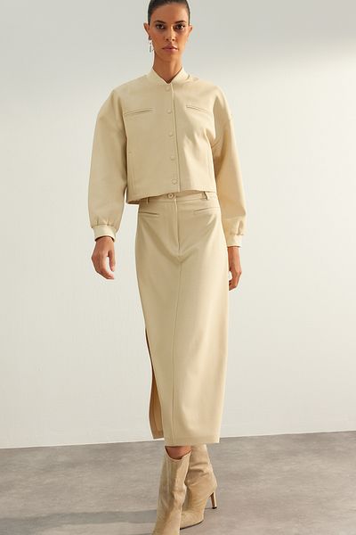 Trendyol Collection Beigefarbene gewebte Jacke in limitierter Auflage - TWOAW24CE00124