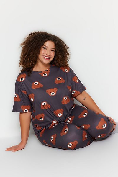 Trendyol Curve Graues, gestricktes Pyjama-Set mit Teddybär-Muster TBBAW23AI00039
