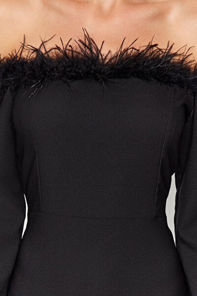 Trendyol Collection Černé stylové krátké večerní šaty s detailem Otriş - TPRAW24EL00260