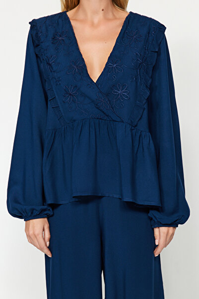 Trendyol Collection Sötétkék hímzés, részletes viszkóz szőtt pizsama szett THMAW22PT0293