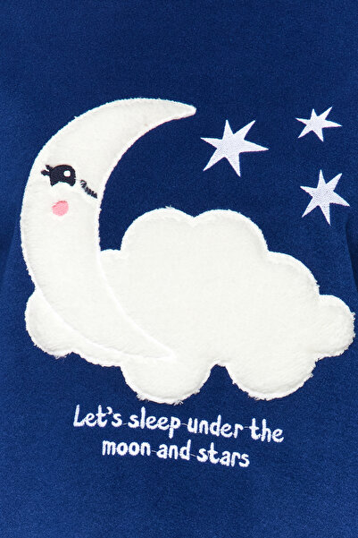 Trendyol Collection Marineblaues Fleece-Winter-Strick-Pyjama-Set mit Galaxiemuster THMAW24PT00027
