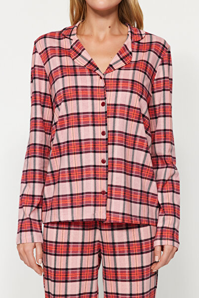 Trendyol Collection Kostkovaný červený bavlněný pyžamový set – košile a kalhoty Thmaw24Pt00246