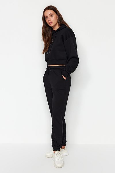 Trendyol Collection Černé volné Jogger Regular Waist Silné pletené tepláky Kalhoty TWOAW24EA00029