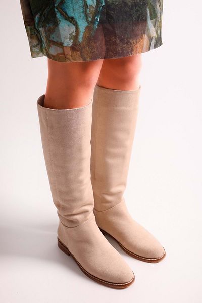 Shoeberry Damen Mori Beige Wildleder Reitstiefel Beige Wildleder