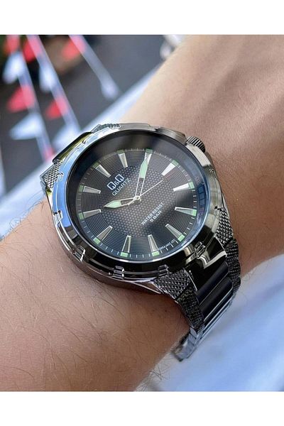 Q&Q Men's Metal Cord Wristwatch