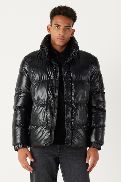 ALTINYILDIZ CLASSICS Erkek Siyah Standart Fit Normal Kesim Dik Yaka Su Ve Soğuk Geçirmez Isı Tutucu Parlak Mont