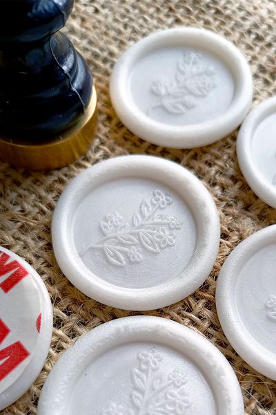 Dekorden Self-adhesive seal - White pearl (50 pcs)
