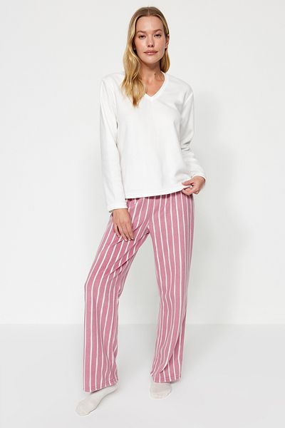 Trendyol Collection Bílý pruhovaný fleece zimní pletený pyžamový set Thmaw24Pt00031