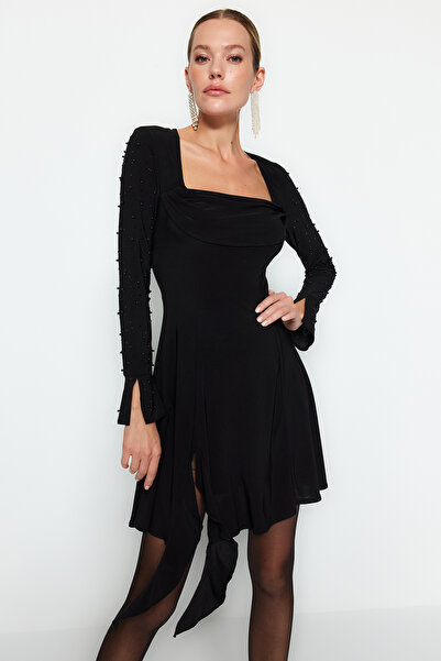 Trendyol Collection Černé perleťové doplňky Pletené krátké stylové večerní šaty Noční šaty pro návrat domů TPRAW24EL00259