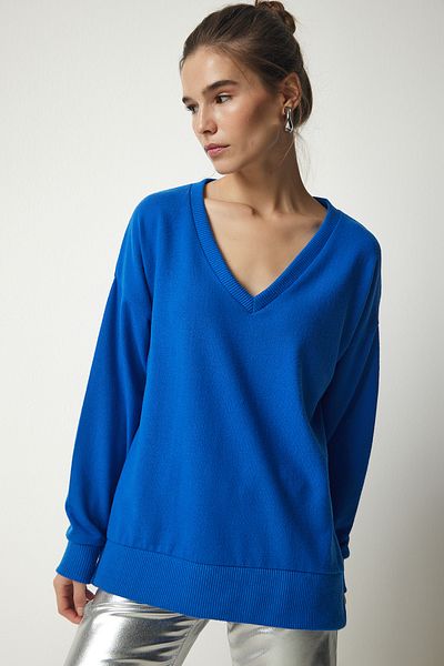 Happiness İstanbul Pulover tricotat moale cu decolteu în V albastru cobalt pentru femei UB00197