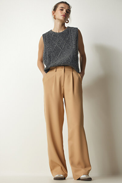 Happiness İstanbul Women's Biscuit Pleated Woven Trousers UB00188