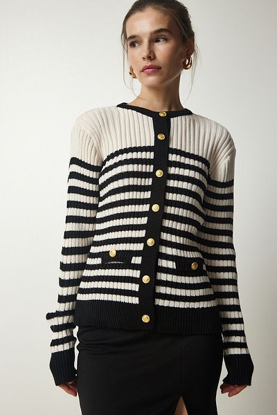Happiness İstanbul Cremefarbene Strickjacke mit schwarzen Metallknöpfen und Streifen für Damen, BP00150