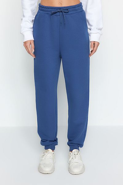 Trendyol Collection Indigo Loose Jogger Regular Waist Silné pletené tepláky Kalhoty TWOAW24EA00029