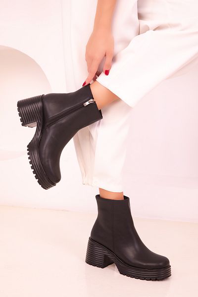 SOHO Women's Black Boots & Booties 18475