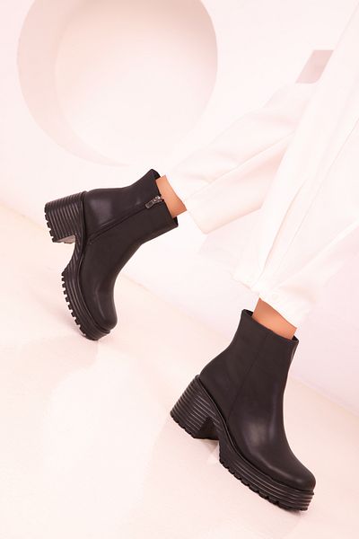 SOHO Women's Black Boots & Booties 18475