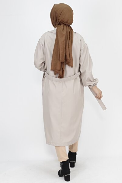 Butik Bondet Kumaş Broş Detaylı Orta Boy Trençkot