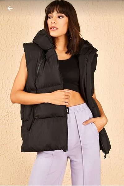 tugg style Γυναικείο αμάνικο γιλέκο με κουκούλα 3 τσέπες σε μαύρο φαρδιά εφαρμογή
