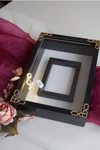 Verda Çerçeve Κορνίζα μνήμης 25x35 εκ. Μαύρο Classic Edge Rose Box! Χωρίς όνομα LED!