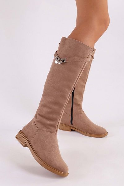 Shoeberry Damen-Stiefel „Titan“ aus Nerz-Wildleder mit Schnalle und flachem Absatz, Nerz-Wildleder