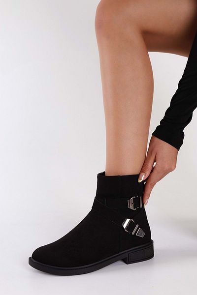 Shoeberry Damen-Sukie-Stiefel aus schwarzem Wildleder mit flachem Absatz und Schnalle aus schwarzem Wildleder