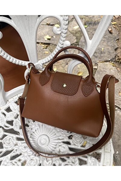 Tina لوسيا باج براون