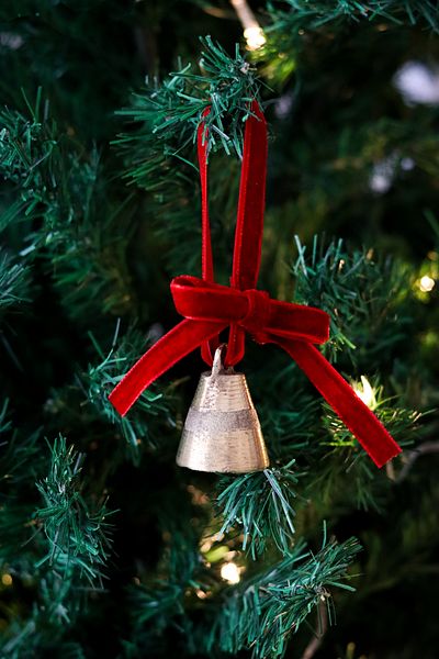 Beige & Stone X Den.interiors Christmas Tree Ornament Small Bell with Ribbon