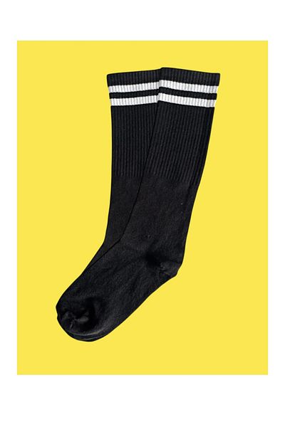 REYNBOO SOCKS 2 ζευγάρια μαύρες πάνω από λευκές ριγέ Unisex αθλητικές κάλτσες τένις μέχρι το γόνατο