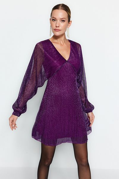 Trendyol Collection Šumivé fialové pletené večerní šaty – střih do A, podšité a krátké elegantní šaty TPRAW24EL00000