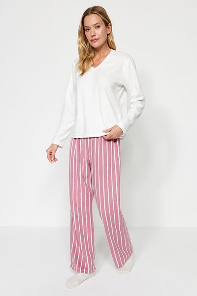 Trendyol Collection Bílý pruhovaný fleece zimní pletený pyžamový set Thmaw24Pt00031